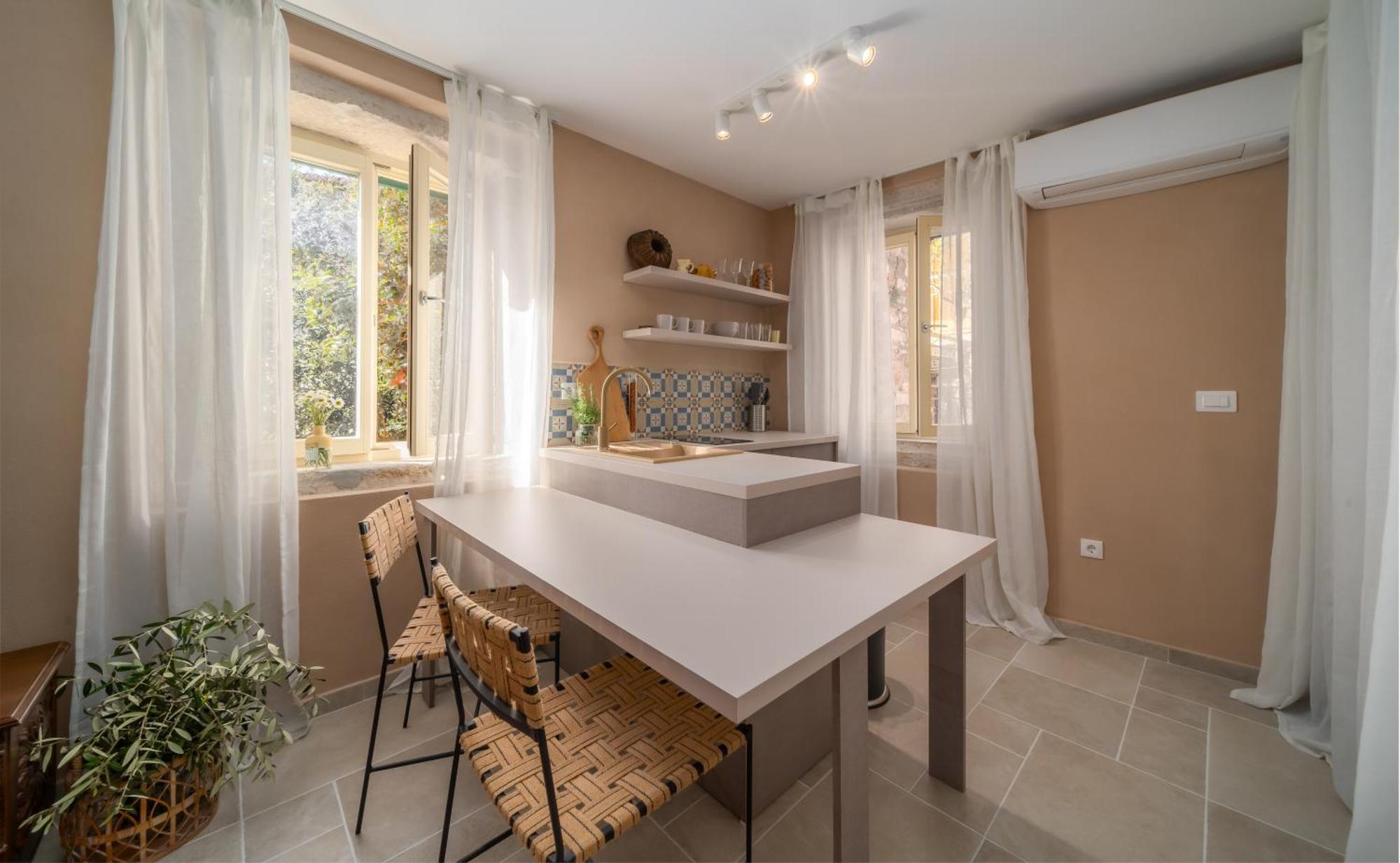 Montalbano Gem - Heritage Studio With Airy Vibes 罗维尼 外观 照片